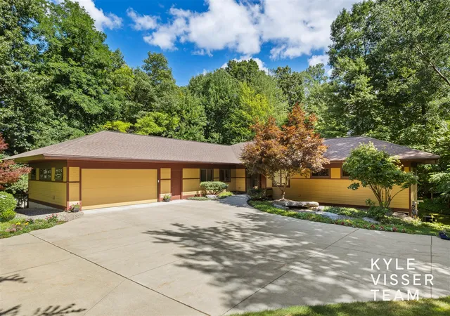 Homes for sale in Grand Rapids, MI | 4444 Oak River Dr, Grand Rapids, MI 49525 | MLS# 70517724