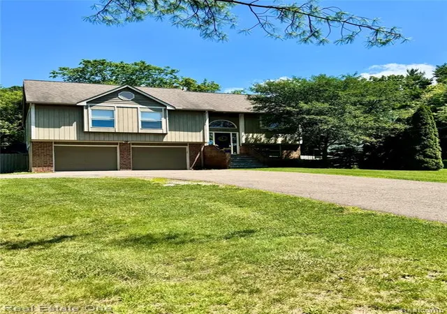 Homes for sale in Milford, MI | 1345 S Milford Rd, Milford, MI 48381 | MLS# 60988855