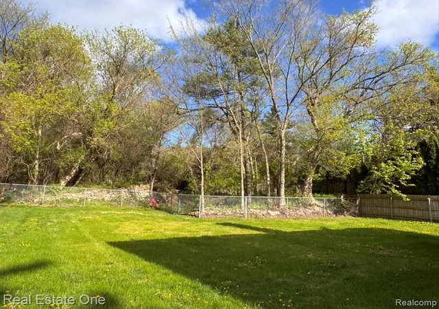 Homes for sale in Milford, MI | 1345 S Milford Rd, Milford, MI 48381 | MLS# 60988855