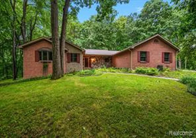 Homes for sale in Ortonville, MI | 670 Rolling Acres Dr, Ortonville, MI 48462 | MLS# 61009431