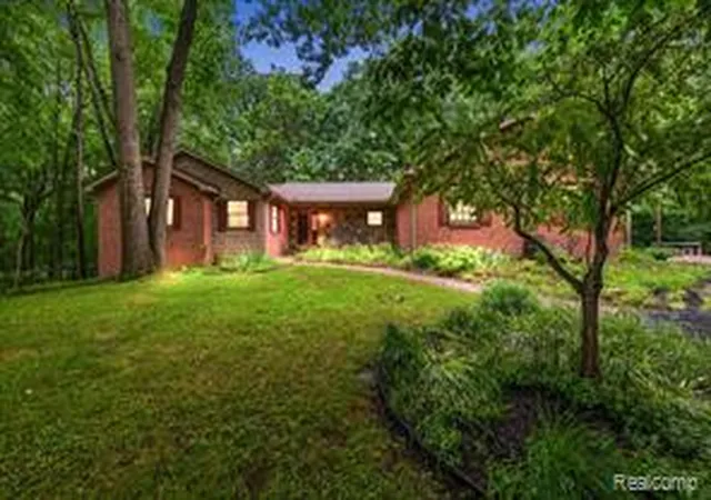Homes for sale in Ortonville, MI | 670 Rolling Acres Dr, Ortonville, MI 48462 | MLS# 61009431