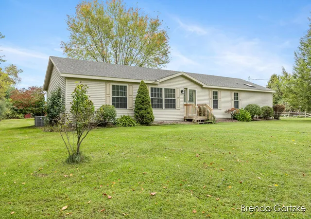 2nd image of 11025 Heintzelman Ave, Rockford, MI 49341 | MLS# 70499315