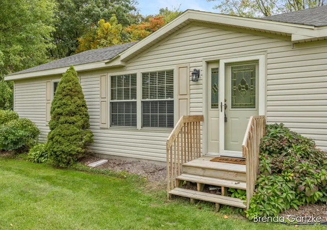 Photo 4 of Sale Pending at 11025 Heintzelman Ave, Rockford, MI 49341 | MLS# 70499315 | Listing updated on 2025-11-17