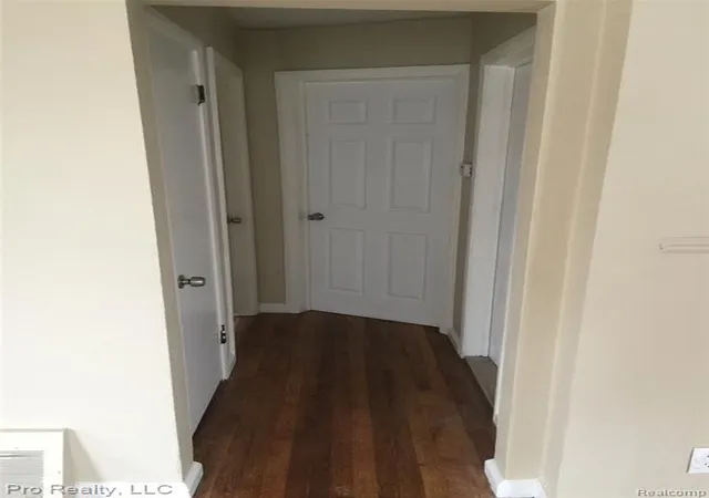 Photo 4 of Sale Pending at 1044 Cloverlawn Ave, Lincoln Park, MI 48146 | MLS# 60915673 | Listing updated on 2026-07-07