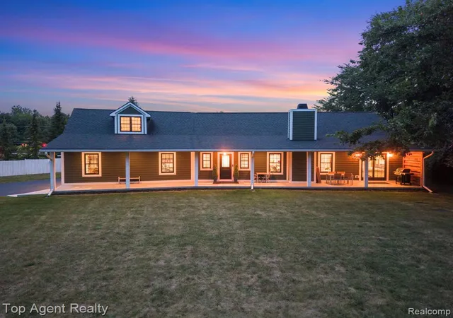 Photo 2 of Single family home for sale at 27593 Old Colony St, Farmington Hills, MI 48334 | MLS# 61014125 | Listing updated on 2026-09-04