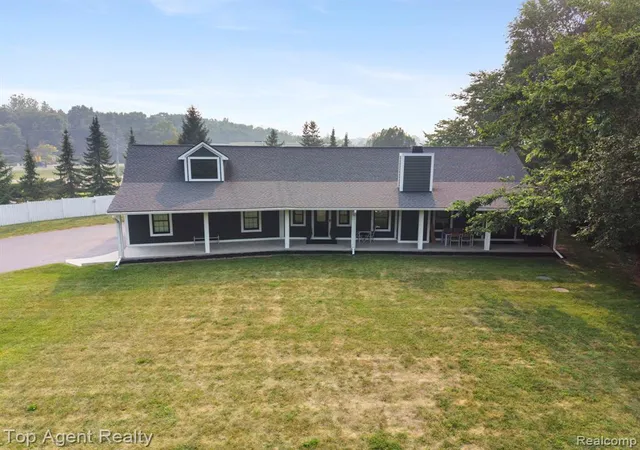 Photo 3 of Single family home for sale at 27593 Old Colony St, Farmington Hills, MI 48334 | MLS# 61014125 | Listing updated on 2026-09-04