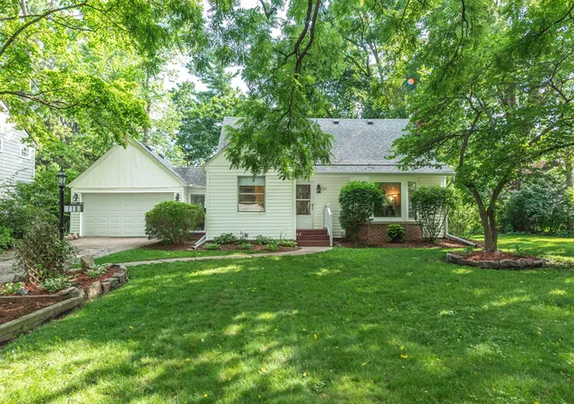 Homes for sale in Ann Arbor, MI | 719 Sunset Rd, Ann Arbor, MI 48103 | MLS# 70544537