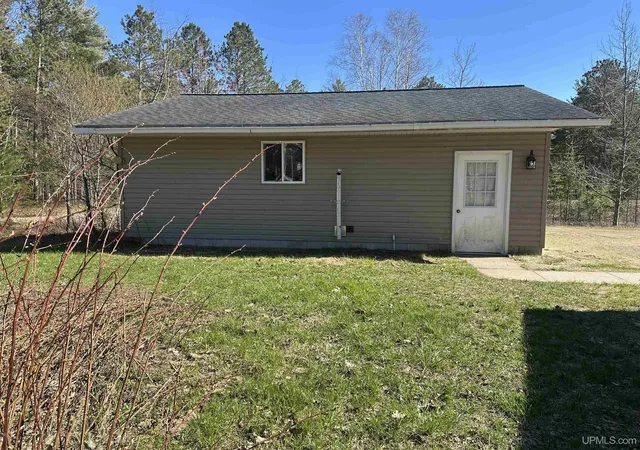 Photo 3 of Sale Pending at E5510 Grove St, Au Train, MI 49806 | MLS# 50207914 | Listing updated on 2026-09-24