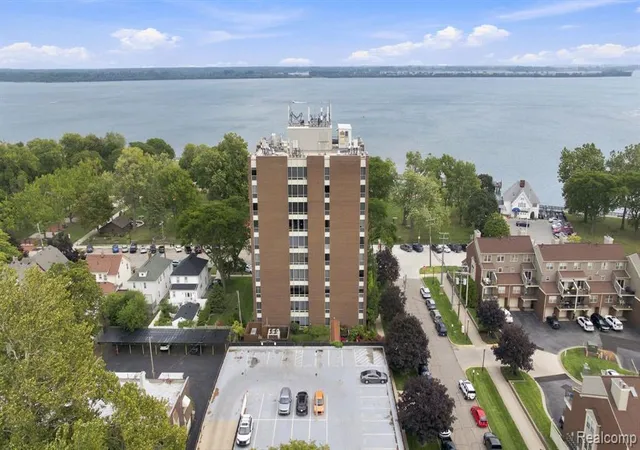 Listing Photo 2 - Condo for sale in building located at 20 Chestnut St, Wyandotte, MI 48192 - Unit #308