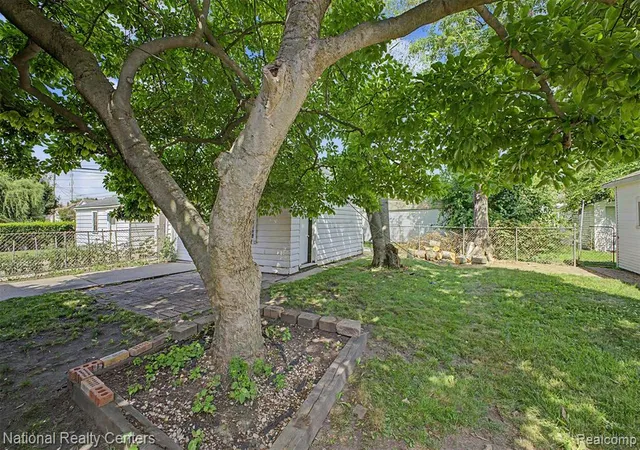 Listing Photo 2 - Condo for sale in building located at 6348 Coleman St, Dearborn, MI 48126 2079 - Unit #