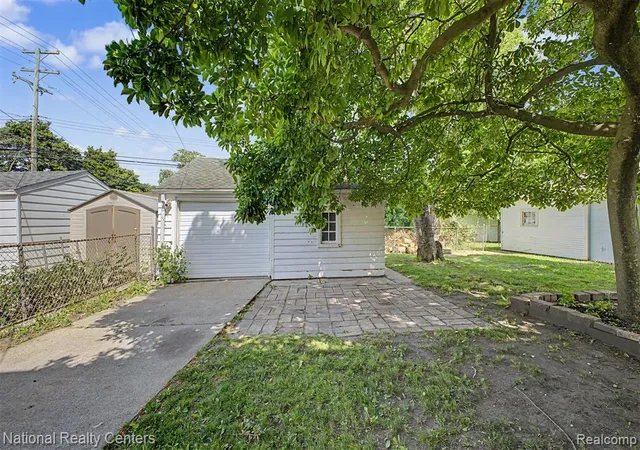 41st image of 6348 Coleman St, Dearborn, MI 48126 | MLS# 61007739
