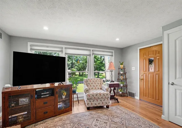 Photo 4 of Sale Pending at 1513 Ferndale Blvd, Niles, MI 49120 | MLS# 70549381 | Listing updated on 2026-08-31
