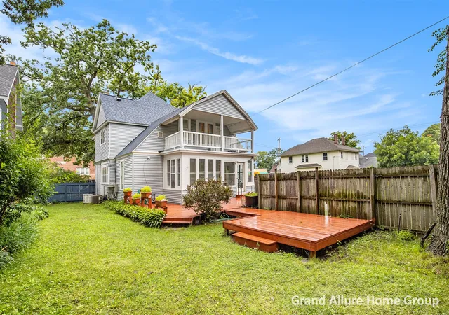 1st image of 1718 Madison Ave, Grand Rapids, MI 49507 | MLS# 70481677