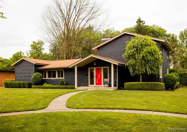 Homes for sale in Grosse Pointe Park, MI | 600 Middlesex Rd, Grosse Pointe Park, MI 48230 | MLS# 61009082