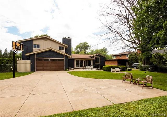 Homes for sale in Grosse Pointe Park, MI | 600 Middlesex Rd, Grosse Pointe Park, MI 48230 | MLS# 61009082