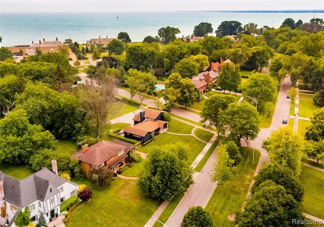 Homes for sale in Grosse Pointe Park, MI | 600 Middlesex Rd, Grosse Pointe Park, MI 48230 | MLS# 61009082