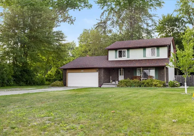 Homes for sale in Marysville, MI | 311 Collard Dr, Marysville, MI 48040 | MLS# 61007312