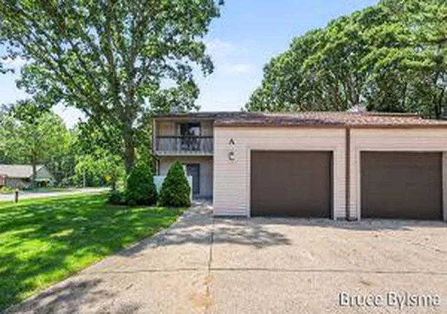 Homes for sale in Spring Lake, MI | 17570 Parkwood Dr #A, Spring Lake, MI 49456 | MLS# 70542575