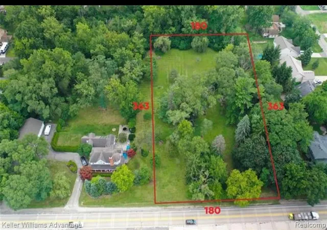 Homes for sale in Farmington, MI | 34037 W 9 Mile Rd, Farmington, MI 48335 | MLS# 60966638