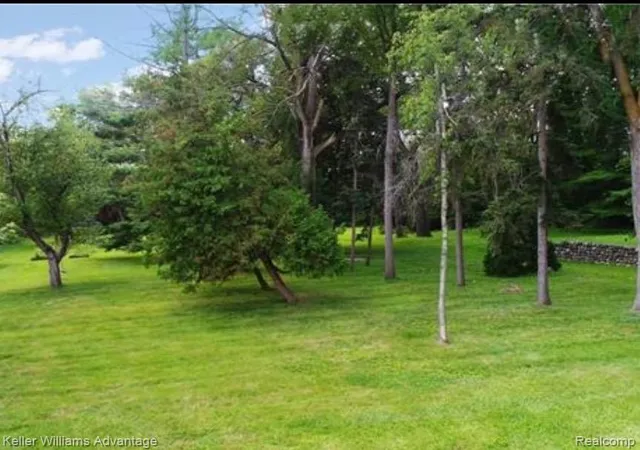 Homes for sale in Farmington, MI | 34037 W 9 Mile Rd, Farmington, MI 48335 | MLS# 60966638