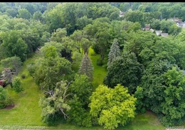 Homes for sale in Farmington, MI | 34037 W 9 Mile Rd, Farmington, MI 48335 | MLS# 60966638