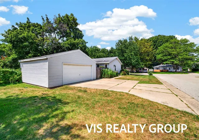 Photo 3 of Sale Pending at 2468 Knollview St, Wyoming, MI 49519 | MLS# 70550543 | Listing updated on 2026-09-14