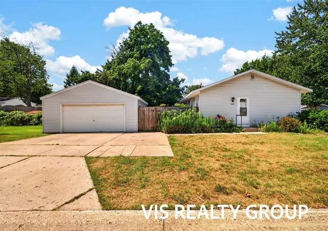 Photo 4 of Sale Pending at 2468 Knollview St, Wyoming, MI 49519 | MLS# 70550543 | Listing updated on 2026-09-14