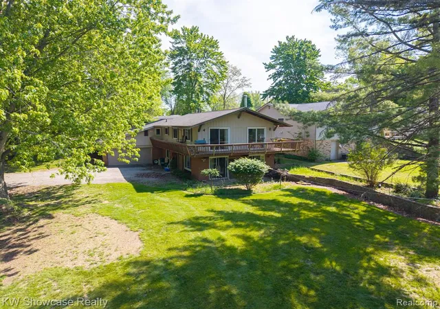 Homes for sale in Commerce Township, MI | 820 Clara St, Commerce Township, MI 48390 | MLS# 60997593