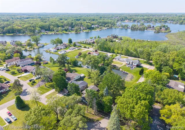 Homes for sale in Commerce Township, MI | 820 Clara St, Commerce Township, MI 48390 | MLS# 60997593