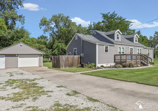 Photo 2 of Sale Pending at 6751 Whiteford Rd, Ottawa Lake, MI 49267 | MLS# 50219369 | Listing updated on 2026-09-01