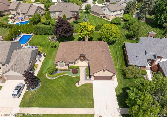 Photo 4 of Sale Pending at 15053 Hillcrest Ln, Shelby Twp, MI 48315 2851 | MLS# 61024908 | Listing updated on 2026-09-13