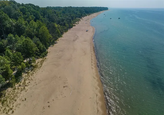 2nd image of 15360 Lakeshore Rd, Lakeside, MI 49116 | MLS# 70520251
