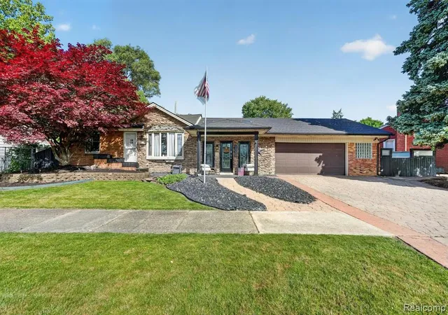 Homes for sale in Allen Park, MI | 16244 Philomene Blvd, Allen Park, MI 48101 | MLS# 61000879