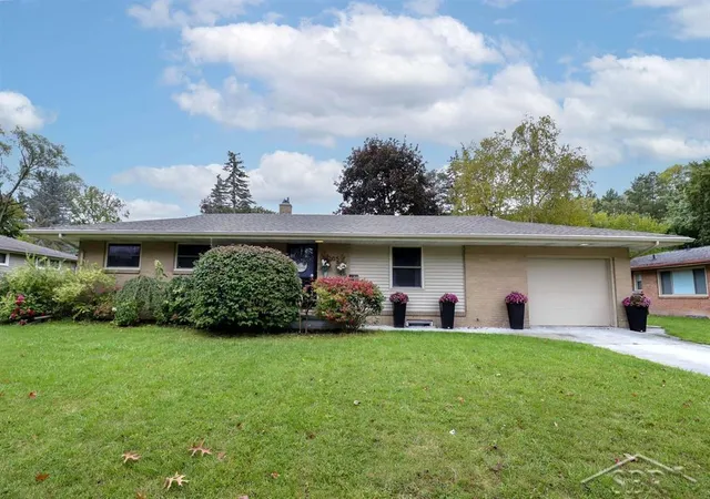 2nd image of 205 W St Andrews Rd, Midland, MI 48640 | MLS# 50219030