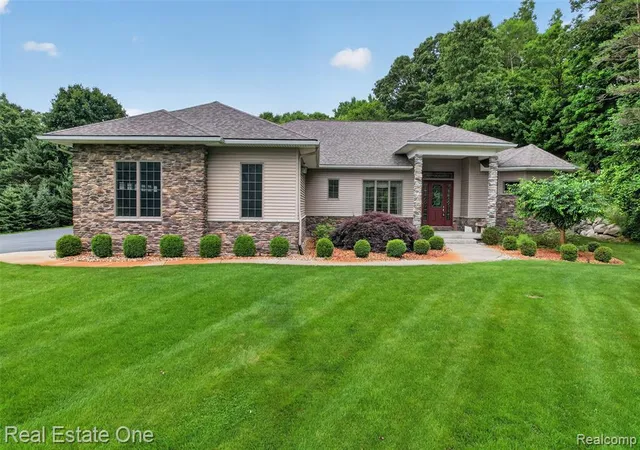 Homes for sale in Ortonville, MI | 1161 Oakwood Rd, Ortonville, MI 48462 | MLS# 61005684