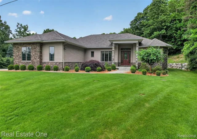 Homes for sale in Ortonville, MI | 1161 Oakwood Rd, Ortonville, MI 48462 | MLS# 61005684