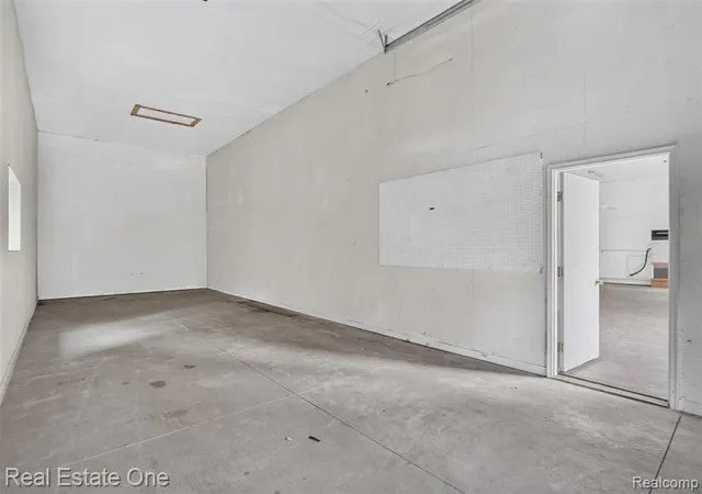 Homes for sale in Ortonville, MI | 1161 Oakwood Rd, Ortonville, MI 48462 | MLS# 61005684