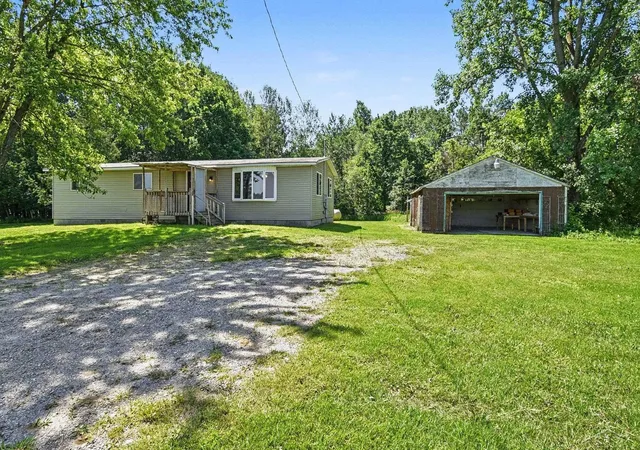 Homes for sale in Rhodes, MI | 4300 Pinconning Rd, Rhodes, MI 48652 | MLS# 50214427
