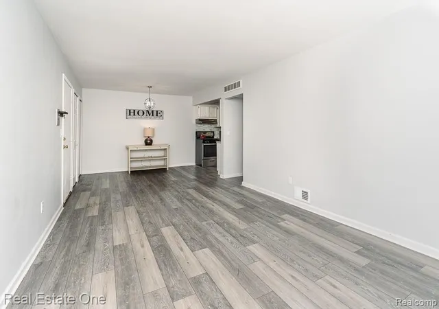 Listing Photo 5 - Condo for sale in building located at 54795 Shelby Rd, Utica, MI 48316 - Unit #87