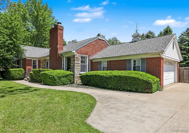 Photo 3 of Single Family Residence at 46430 Schoenherr Rd, Shelby Township, MI 48315 | MLS# 60997813 |  | Sold on 2026-07-10