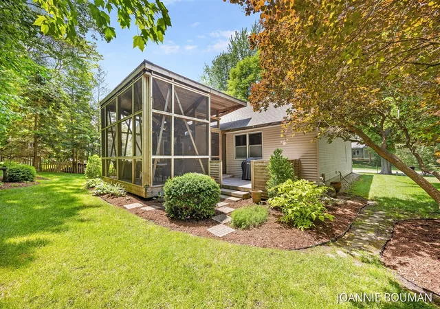 Homes for sale in Holland, MI | 4629 Pine Dr, Holland, MI 49423 | MLS# 70537570