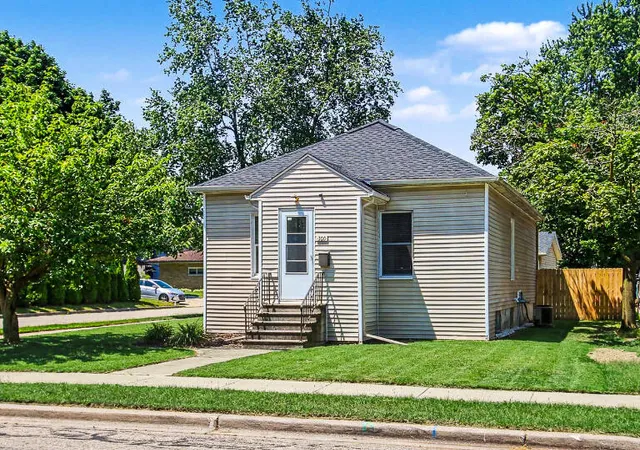 Homes for sale in Zeeland, MI | 300 N Ottawa St, Zeeland, MI 49464 | MLS# 70543555