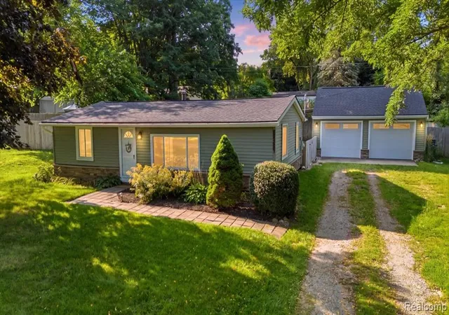Photo 2 of Sale Pending at 9239 Villa Crest Dr, Clarkston, MI 48346 1864 | MLS# 61023795 | Listing updated on 2026-09-14