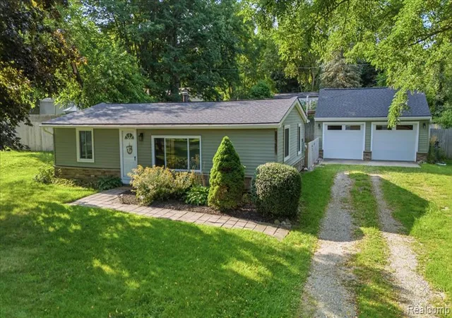Photo 3 of Sale Pending at 9239 Villa Crest Dr, Clarkston, MI 48346 1864 | MLS# 61023795 | Listing updated on 2026-09-14