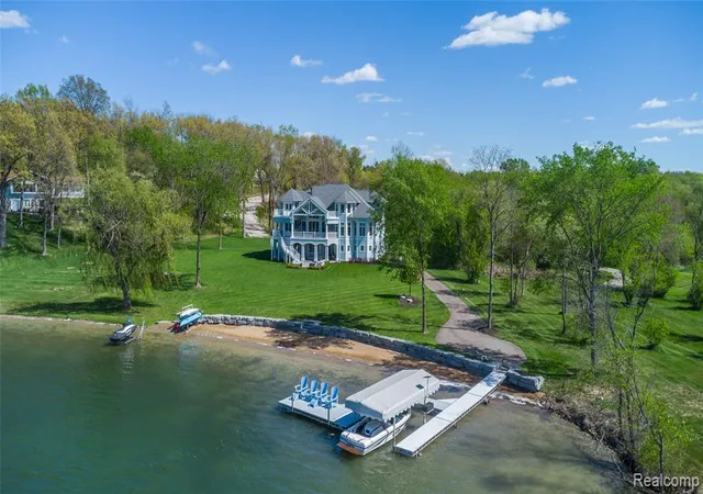 2nd image of 10195 Bennett Lake Rd, Fenton, MI 48430 | MLS# 60994982