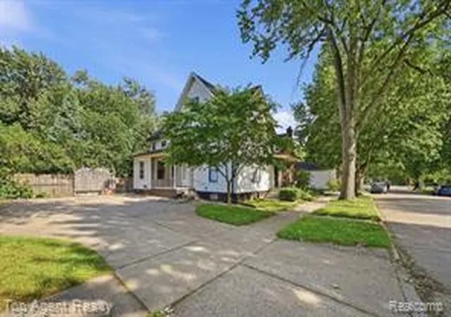 Listing Photo 3 - Condo for sale in building located at 74 Washington St, Mount Clemens, MI 48043