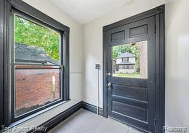 Listing Photo 4 - Condo for sale in building located at 74 Washington St, Mount Clemens, MI 48043