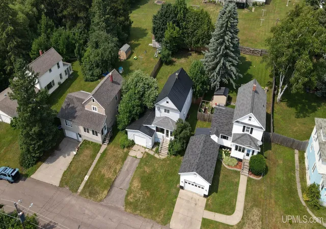 Photo 2 of Single family home for sale at 925 Liberty St, Hancock, MI 49930 | MLS# 50215582 | Listing updated on 2026-09-14