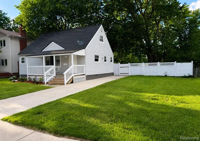 Homes for sale in Garden City, MI | 28546 Marquette St, Garden City, MI 48135 | MLS# 61004266