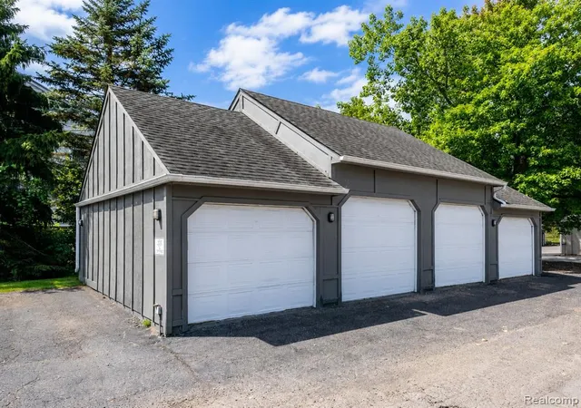 Photo 4 of Condo for sale at 618 Curzon Ct #203, Howell, MI 48843 4179 | MLS# 61013232 | Listing updated on 2026-10-31
